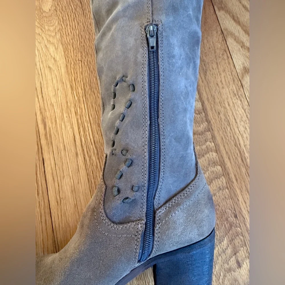 Carlos Santana Noble Over the Knee Boots ~ Tan ~ Size 6 M ~ Suede with pattern
